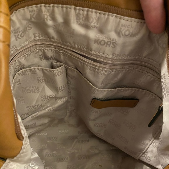 NWOT MICHAEL KORS CAMEL LEATHER BUCKET BAG - Picture 3 of 5